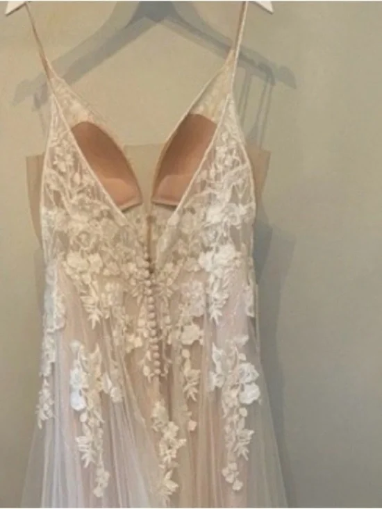 Essense of Australia D2840 Wedding A-Line Gown Size 12 - Picture 9 of 10